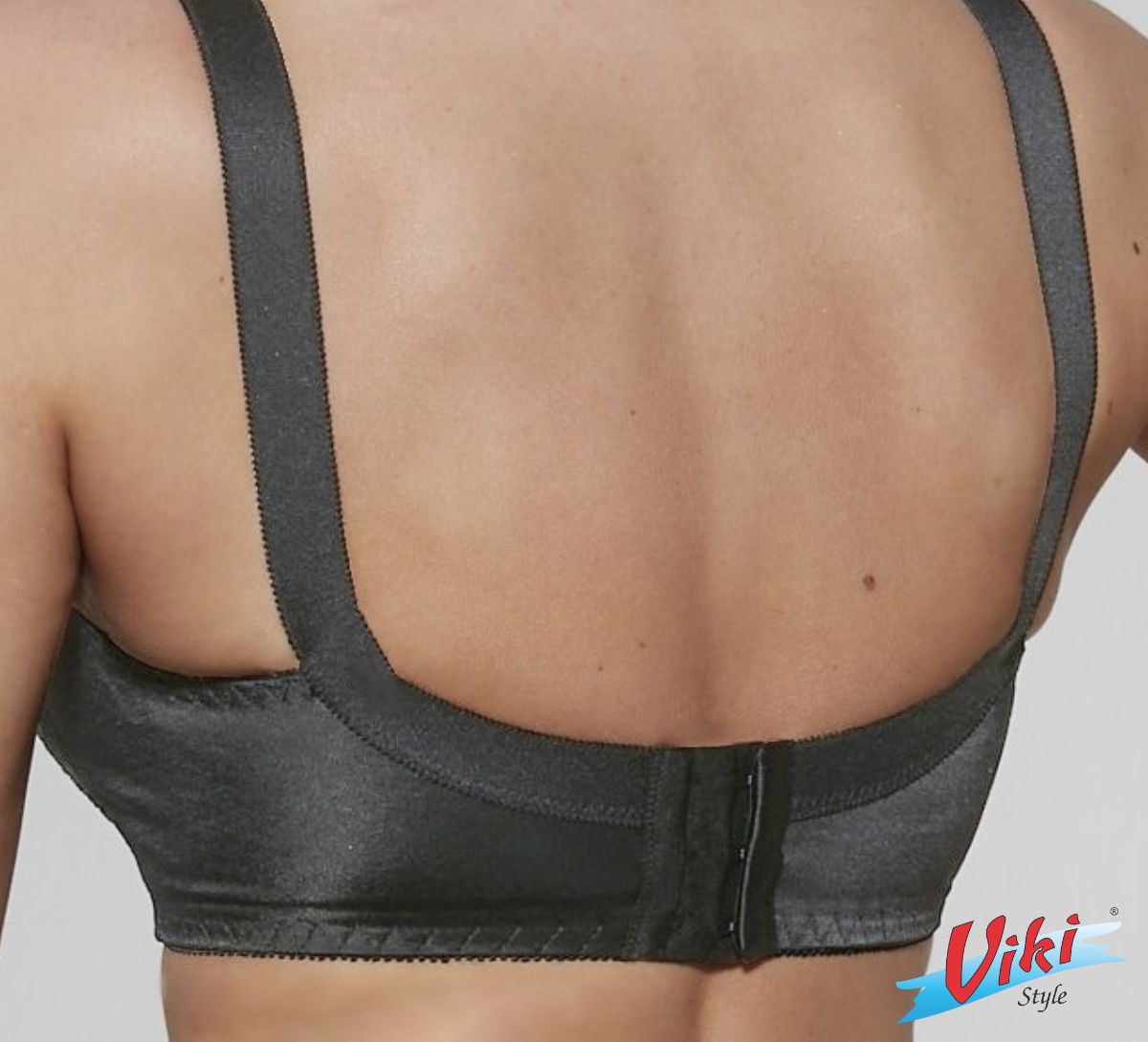 tył stalowego biustonosza z zapięciem na trzy haftki model 579